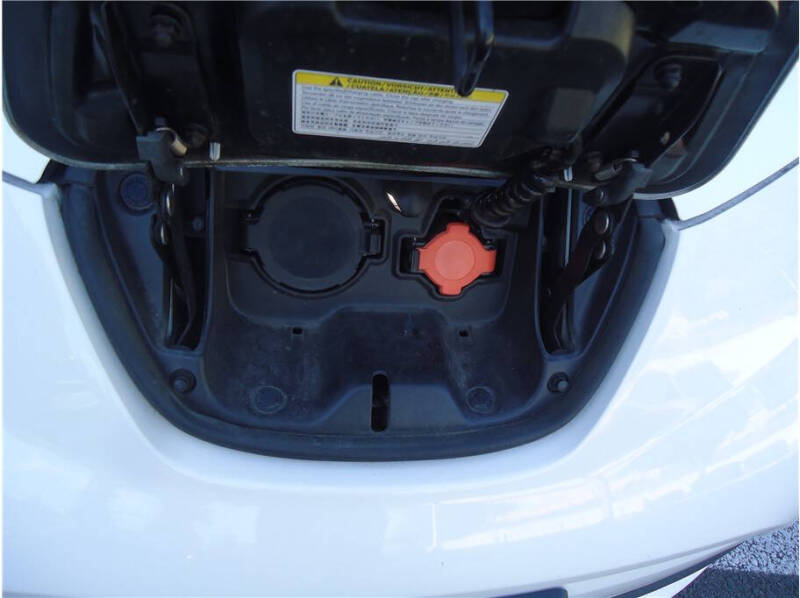 2016 Nissan LEAF