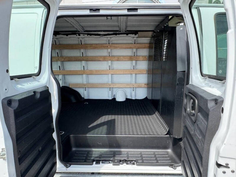 2025 GMC Savana 2500