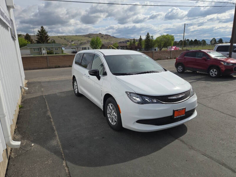 2025 Chrysler Voyager LX