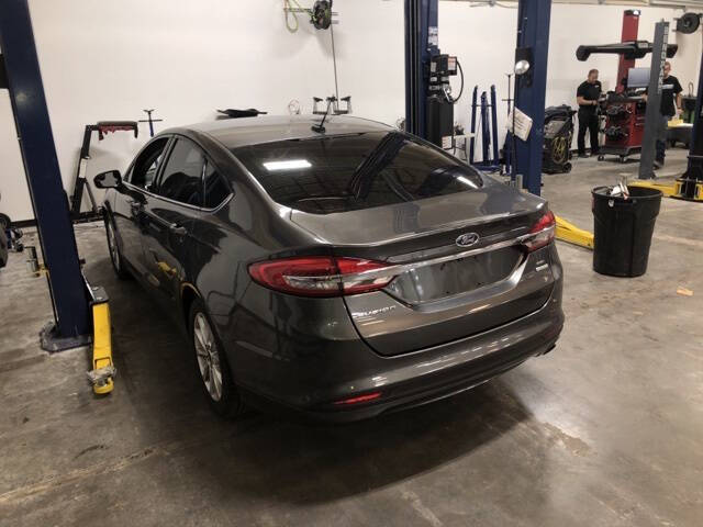 2017 Ford Fusion SE photo 4