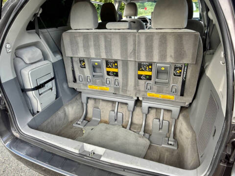 2013 Toyota Sienna LE 8-Passenger