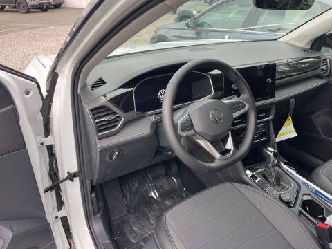 2025 Volkswagen Taos SE Black 4Motion