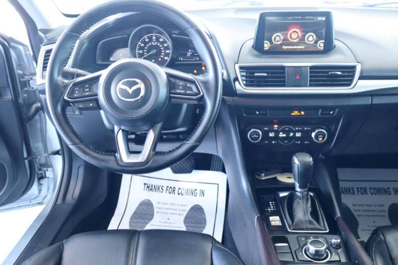 2018 Mazda MAZDA3 Touring