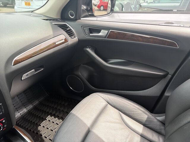 2011 Audi Q5 2.0T quattro Premium Plus