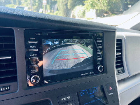 2019 Toyota Sienna LE 8-Passenger