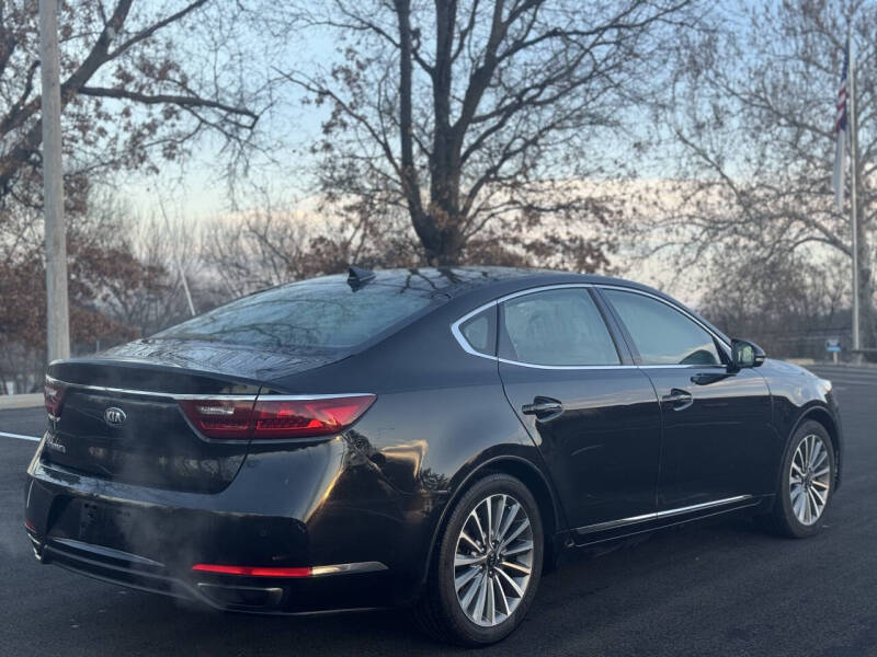 2017 Kia Cadenza Technology