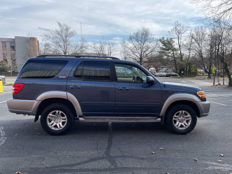 2004 Toyota Sequoia SR5