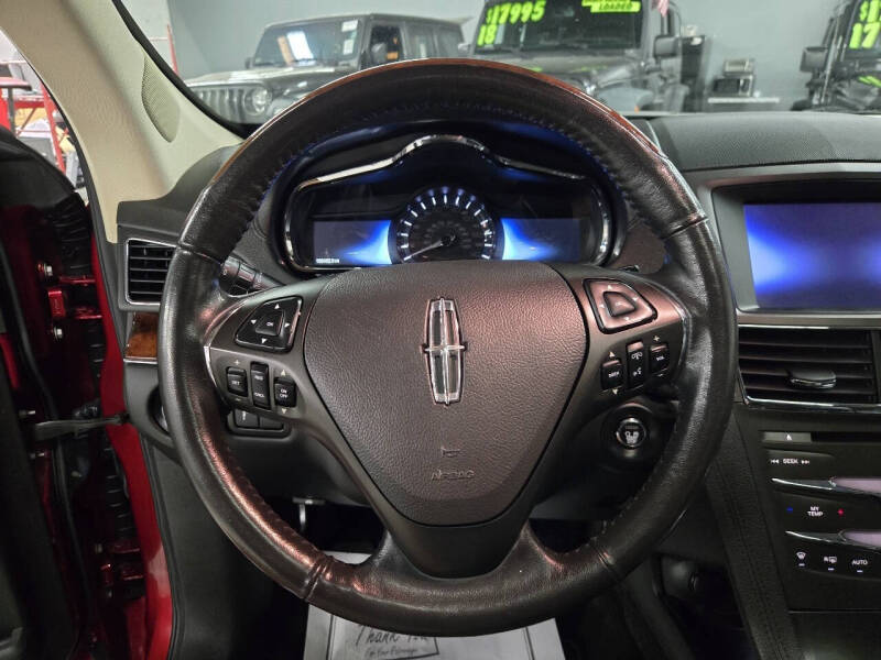 2014 Lincoln MKT