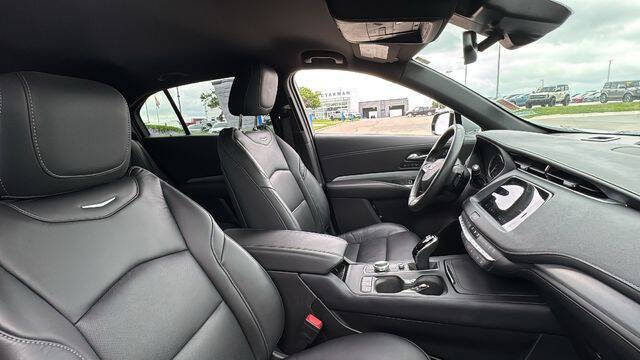2023 Cadillac XT4 Premium Luxury