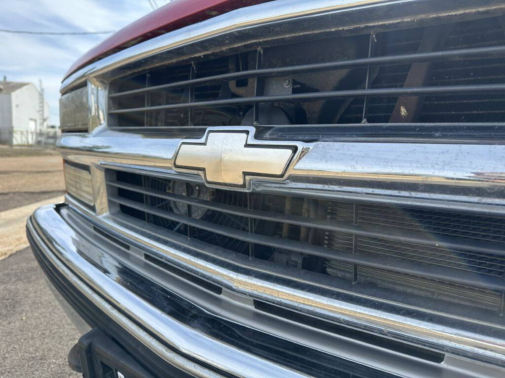 1998 Chevrolet Suburban 13