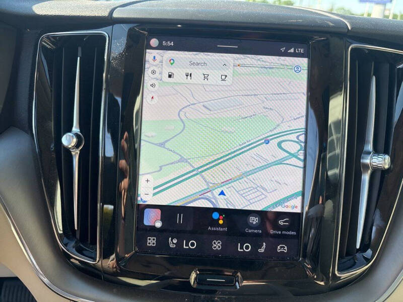 2024 Volvo XC60 B5 Core Dark Theme