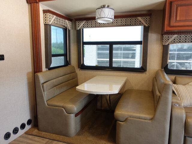 2018 Freightliner M2 106