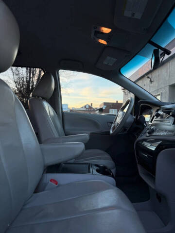 2014 Toyota Sienna LE 7-Passenger