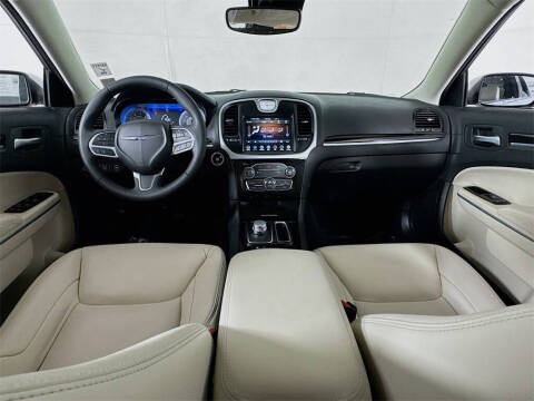 2023 Chrysler 300 Touring L