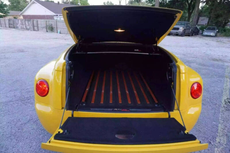 Image 10 of 2004 Chevrolet SSR LS