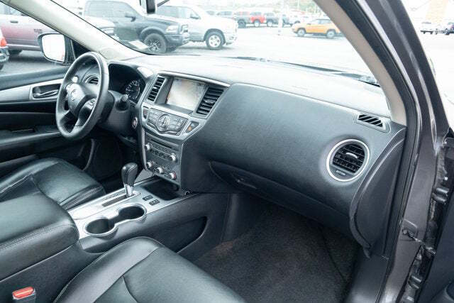 2017 Nissan Pathfinder SL