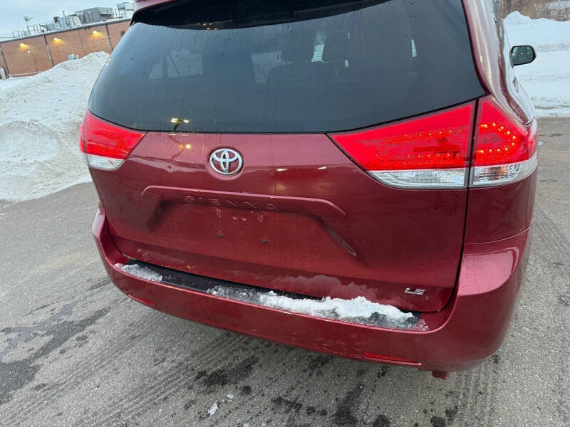 2014 Toyota Sienna LE 8-Passenger