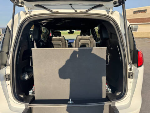 2025 Chrysler Voyager LX