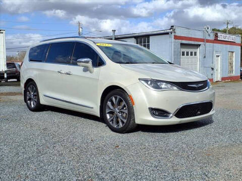 2017 Chrysler Pacifica for sale at Auto Mart in Kannapolis NC