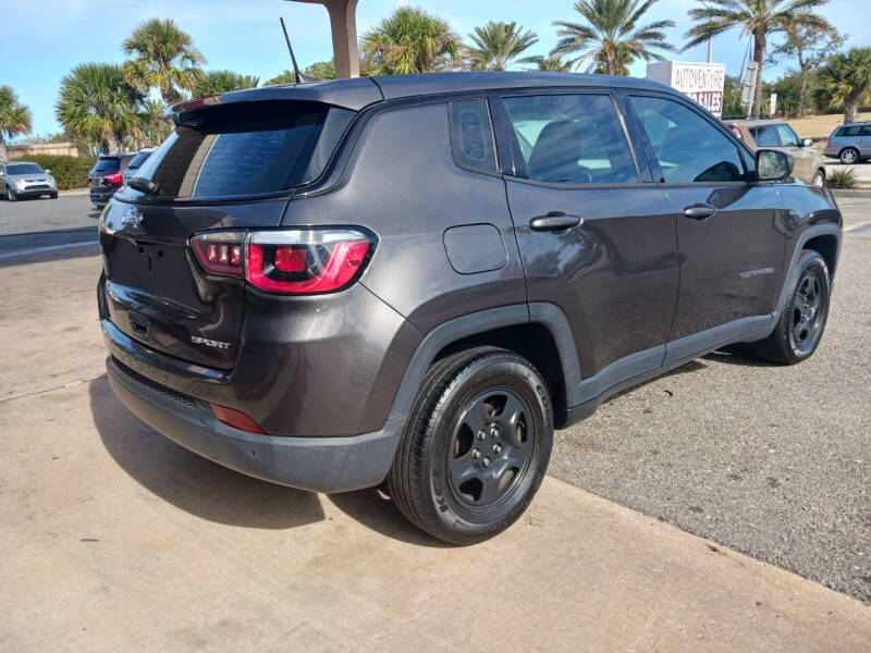 2018 Jeep Compass null photo 3