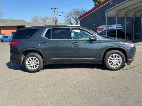 2021 Chevrolet Traverse for sale at Carros Usados Fresno in Fresno CA