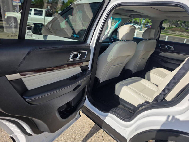 2017 Ford Explorer Platinum