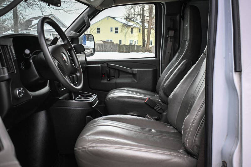 2022 GMC Savana 2500