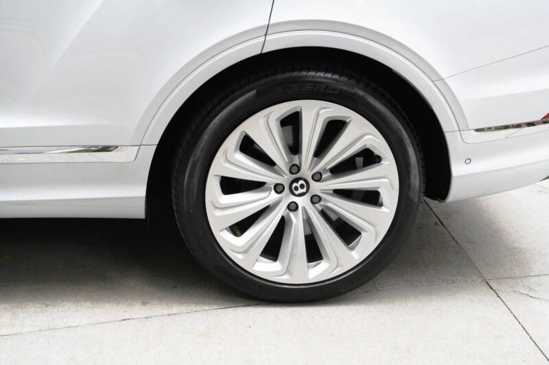 2024 Bentley Bentayga Azure V8