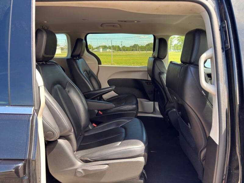 2023 Chrysler Pacifica Plug-In Hybrid Touring L