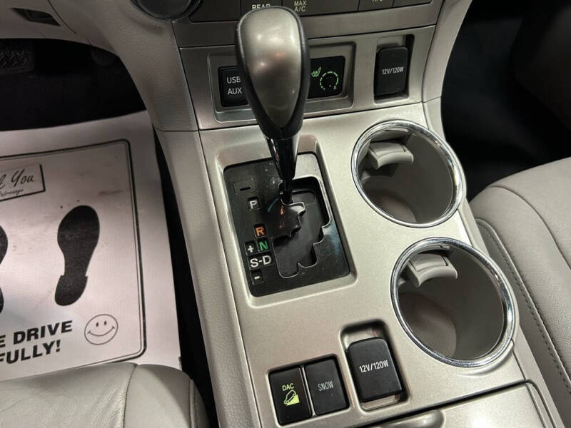 2011 Toyota Highlander SE