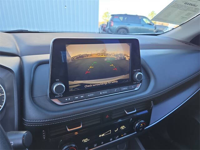 2022 Nissan Rogue SV