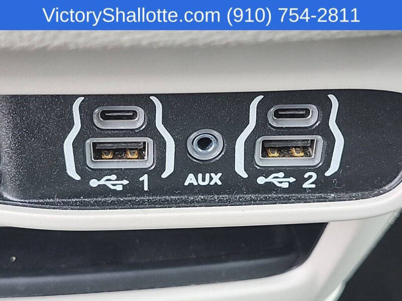 2024 Chrysler Pacifica Plug-In Hybrid Select