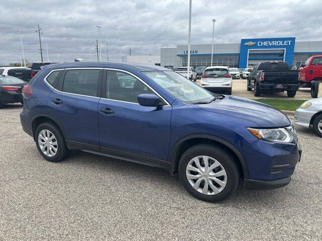 Used 2019 Nissan Rogue S with VIN 5N1AT2MV2KC785650 for sale in Bloomington, IL