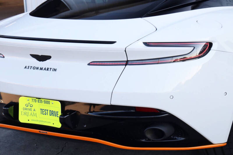 2022 Aston Martin DB11 V8