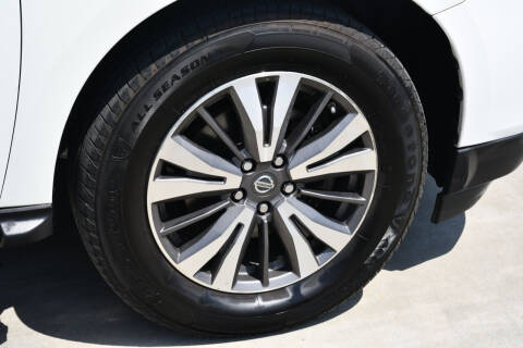 2017 Nissan Pathfinder SV