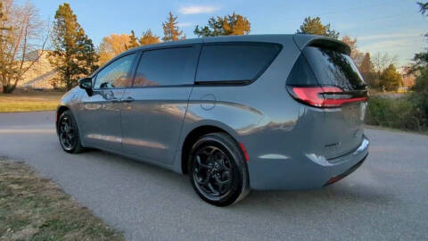 2023 Chrysler Pacifica Plug-In Hybrid Touring L