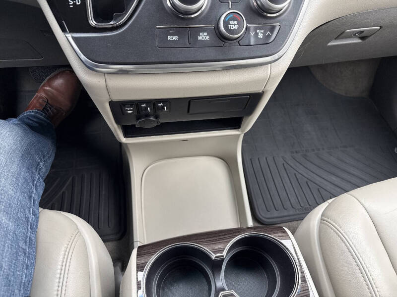 2015 Toyota Sienna XLE 8-Passenger