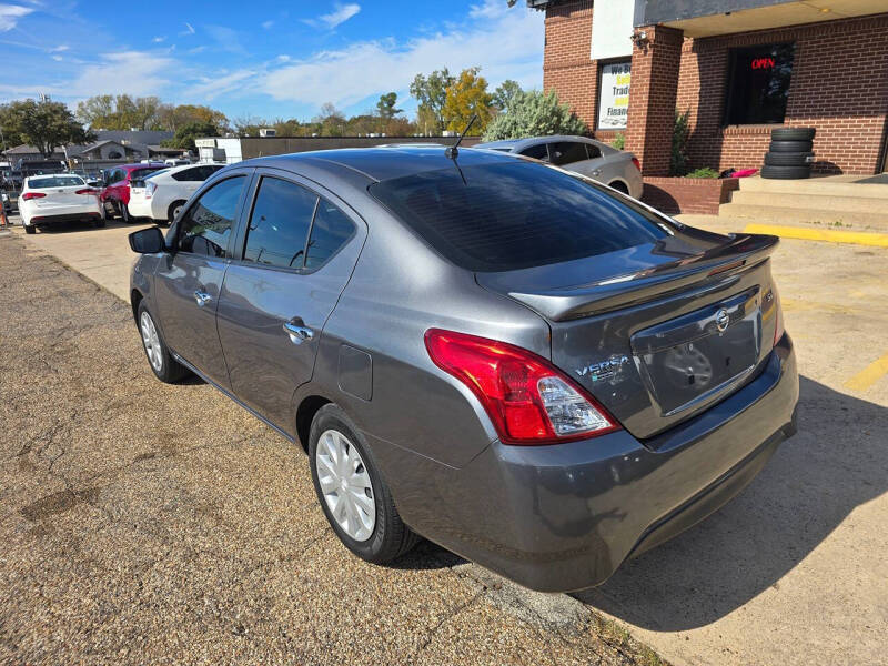 2019 Nissan Versa SV