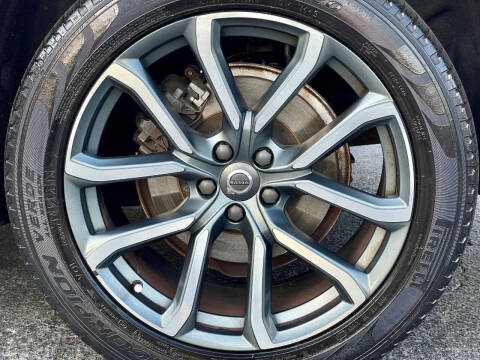 2016 Volvo XC90 T6 Momentum