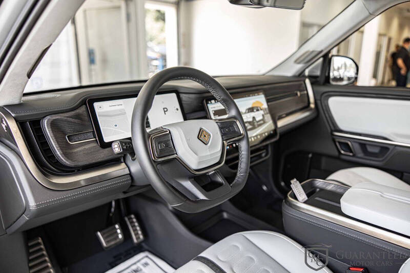 2024 Rivian R1S