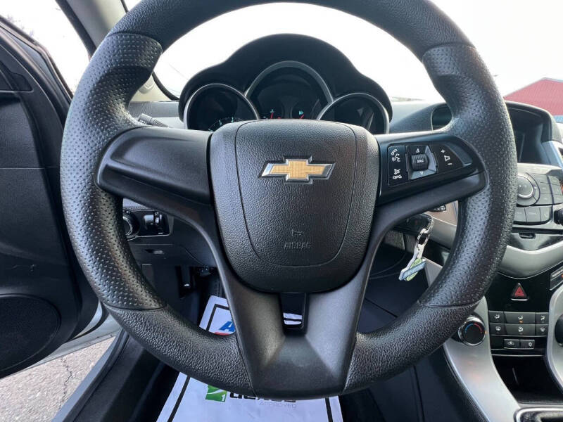 2013 Chevrolet Cruze LS Manual