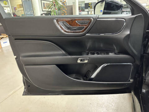 2017 Lincoln Continental Select