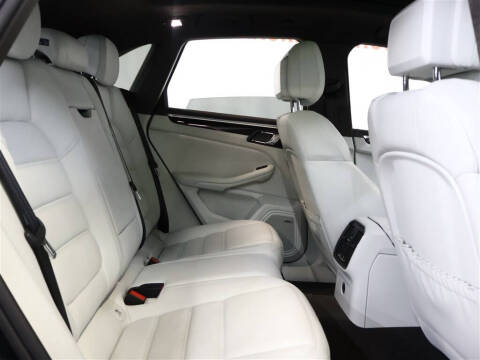 2020 Porsche Macan Turbo