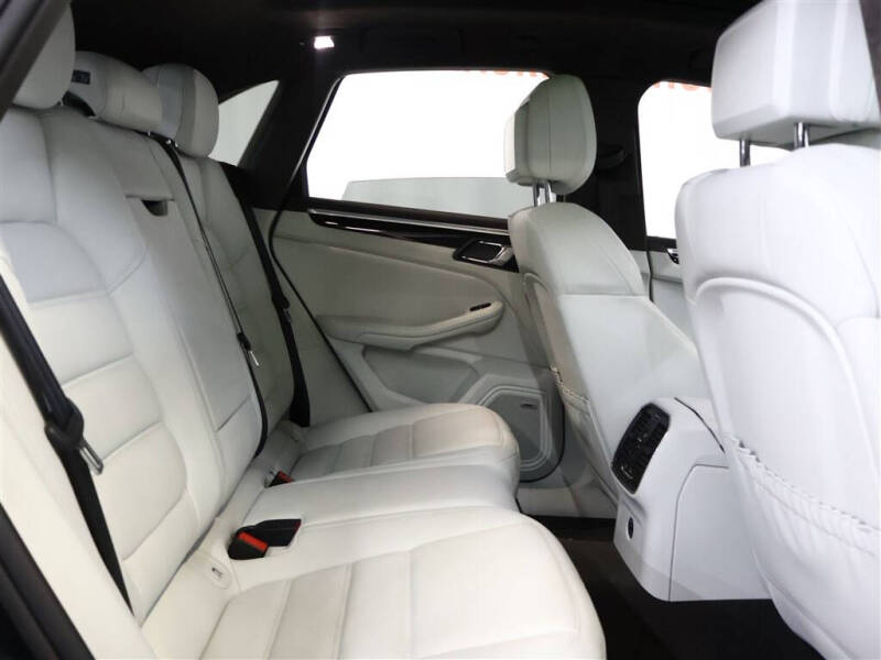 2020 Porsche Macan Turbo