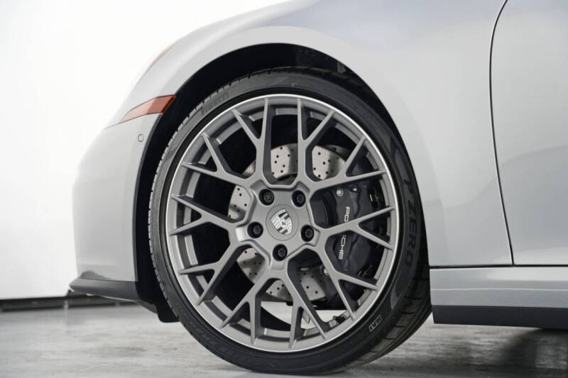 2025 Porsche 911 Carrera