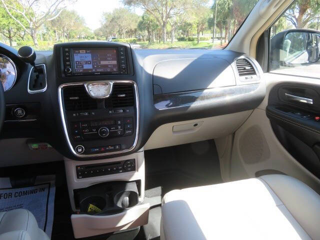 2013 Chrysler Town and Country Limited