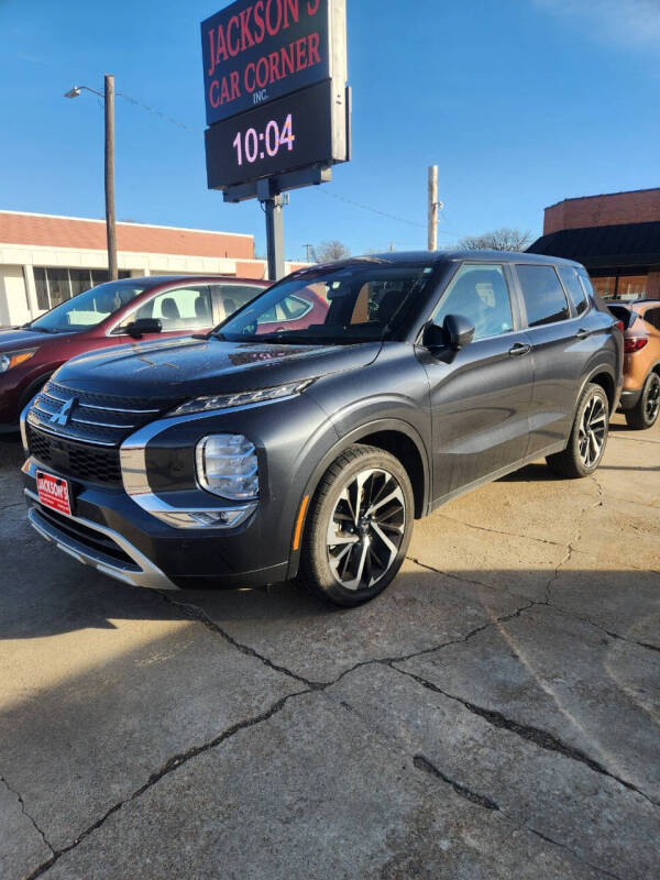 2024 Mitsubishi Outlander SE's photo