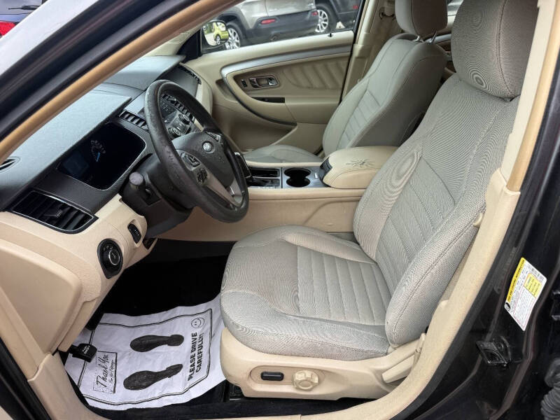 2016 Ford Taurus SE