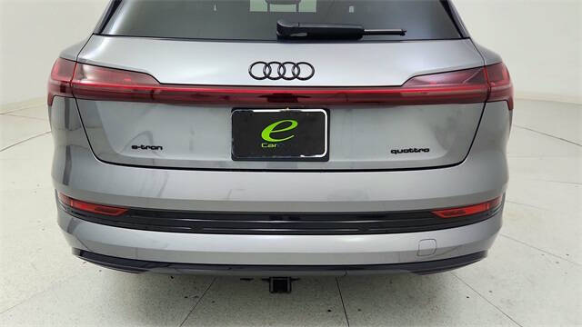 2022 Audi e-tron quattro Premium Plus