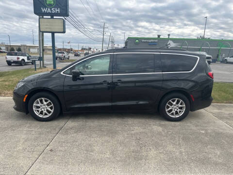 2020 Chrysler Voyager for sale at WW Auto in Seymour IN